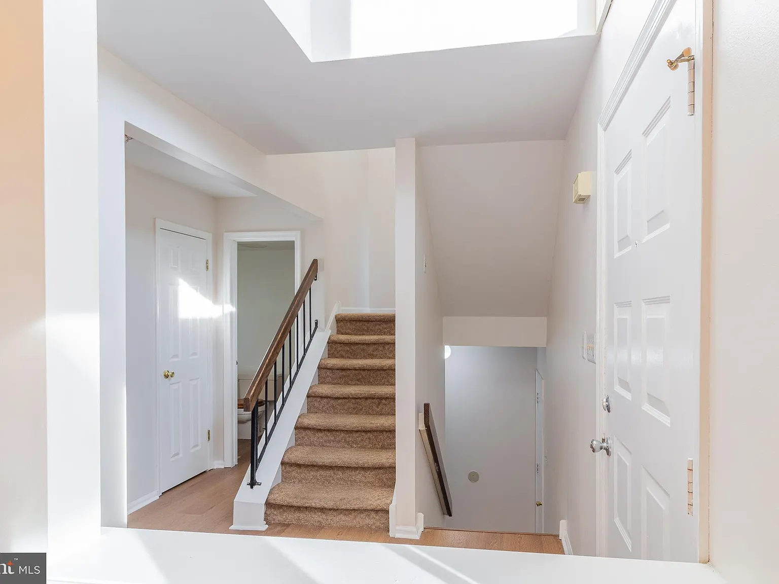 3 bed, 4.0 bath, 2224 sqft, $2,800 — Photo 3