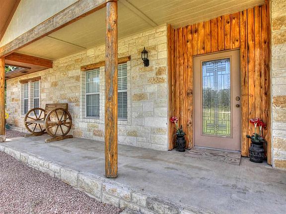 2nd image of 101 Mesquite Hl