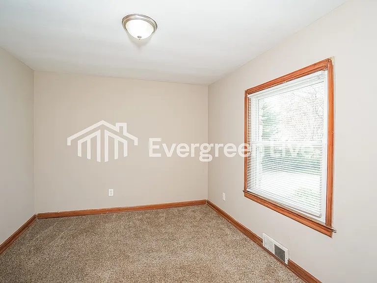 5708 N 74th St — Photo 10