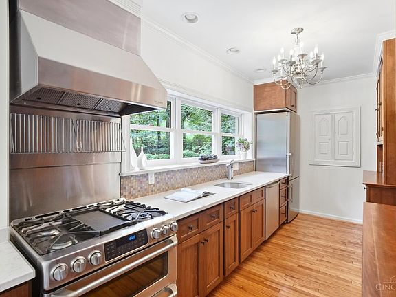 2nd image of 407 Lafayette Ave