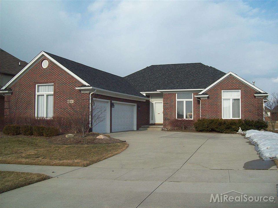 1st image of 49586 London Bridge Dr