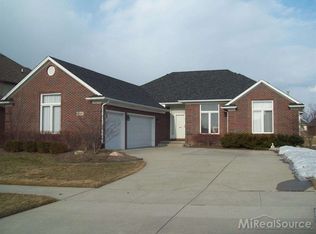 49586 London Bridge Dr, Macomb, MI 48044