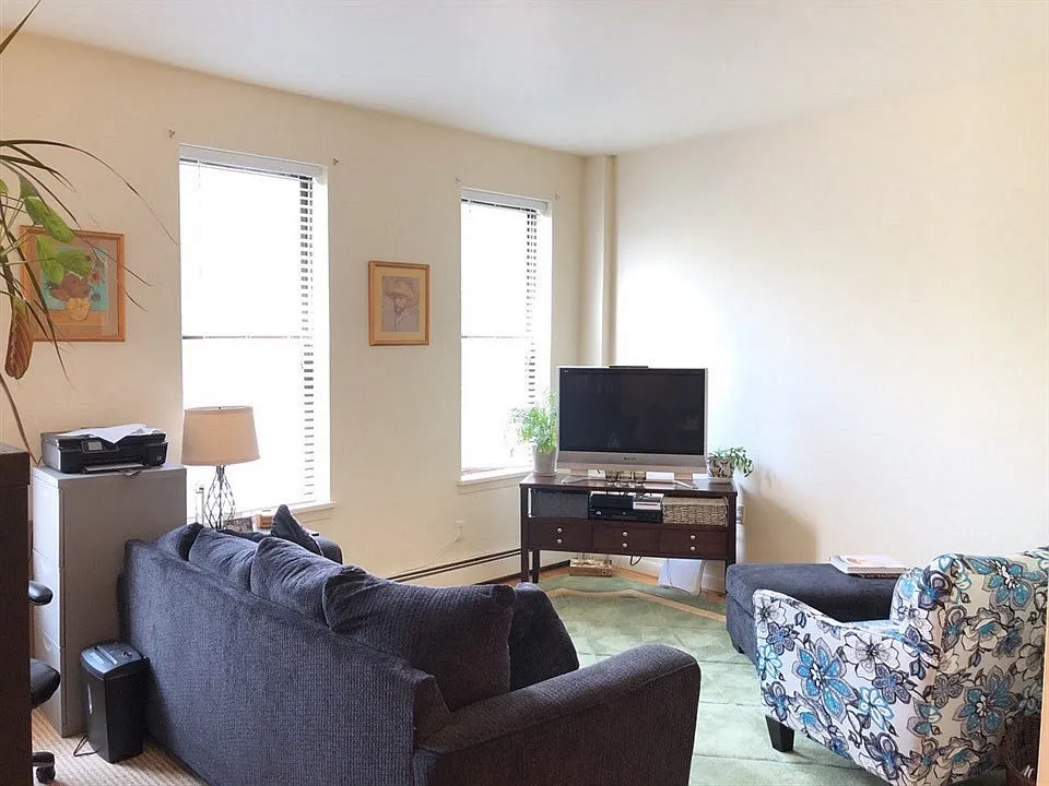 1 bed, 633 sqft, $2,300 — Photo 2
