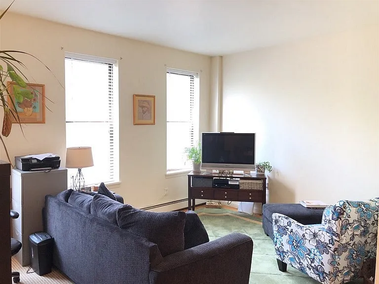496 Pavonia Ave #B3 — Photo 4