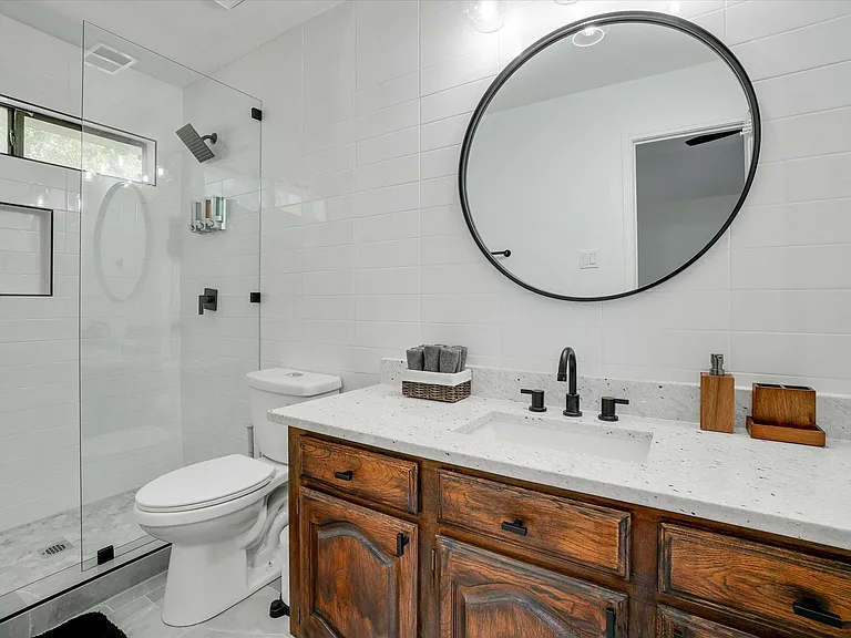 922 Blackstone Dr — Photo 31