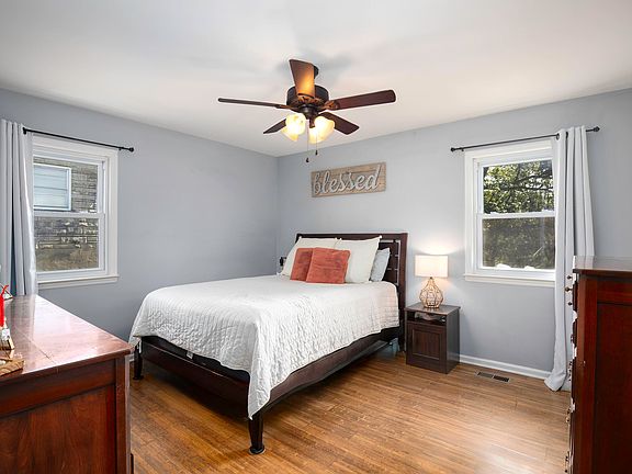 4th image of 413 Elm Street Hts