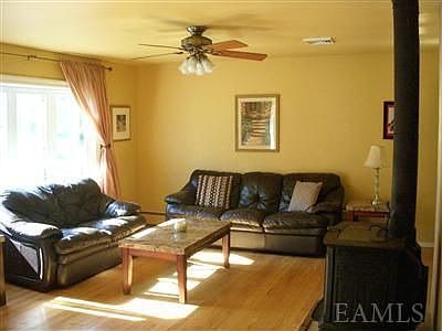 3rd image of 2750 Sunrise St