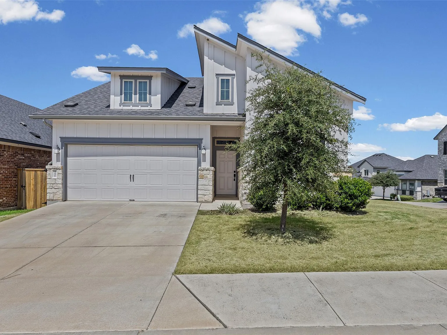 3 bed, 2.0 bath, 1371 sqft, $2,400 — Photo 1