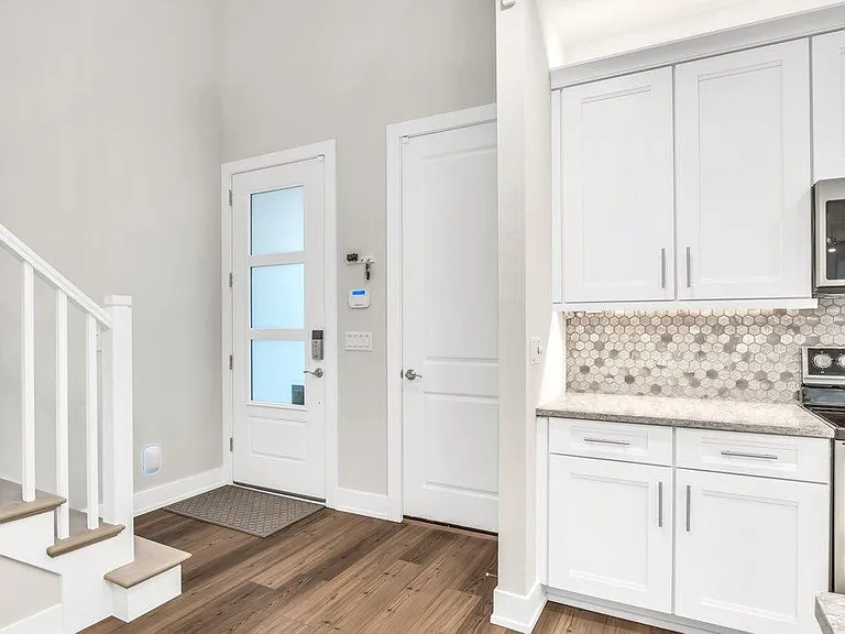 12976 Pembroke Dr — Photo 10