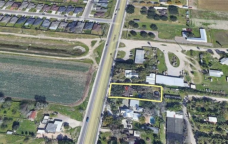 1236 N Alamo Rd — Photo 2