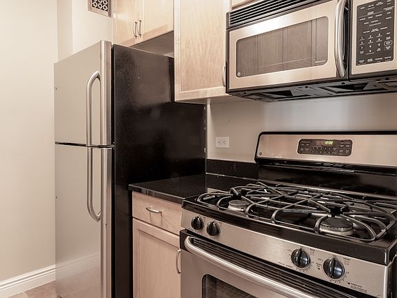 4th image of 30 W 63rd St APT 3M