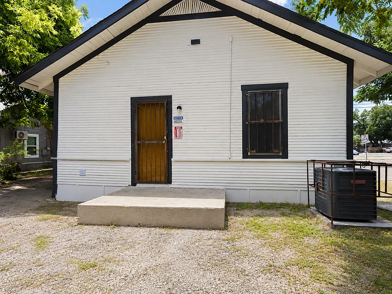 843 Culebra Rd — Photo 15