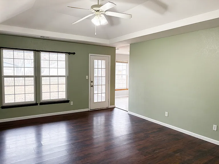 847 Locust St — Photo 3