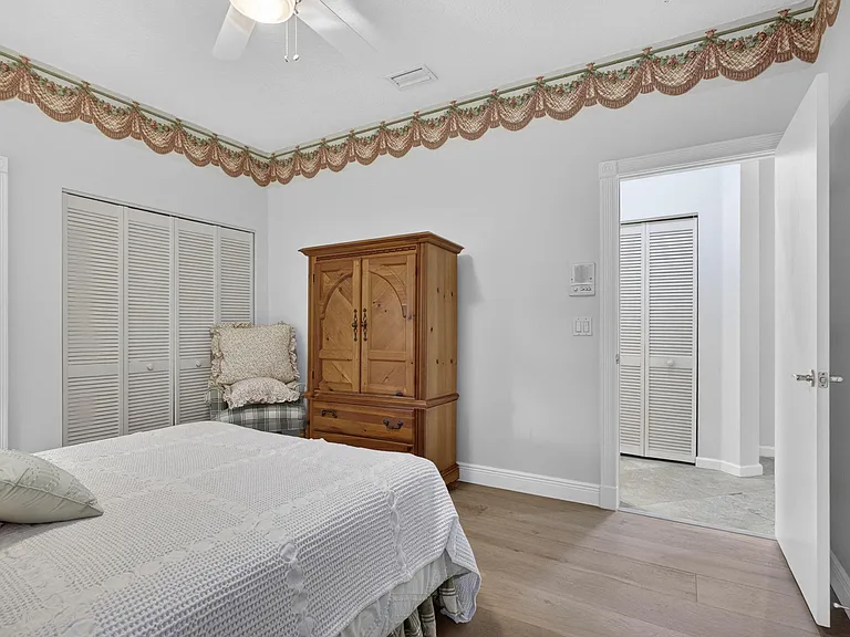 10880 Northgreen Dr — Photo 28