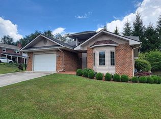 103 Magnolia Ct, Galax, VA 24333