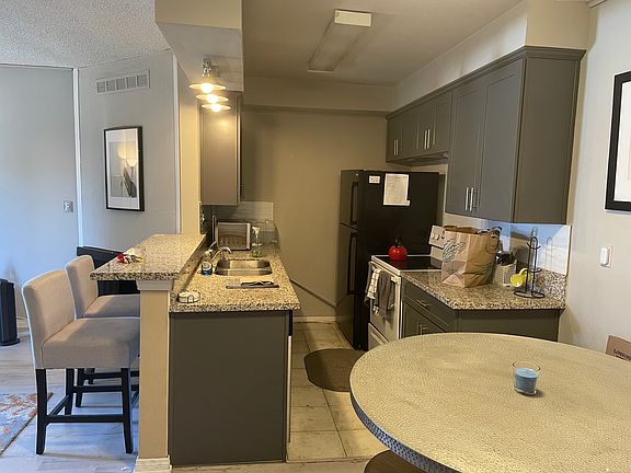 3rd image of 967 S Barrington Ave APT 6