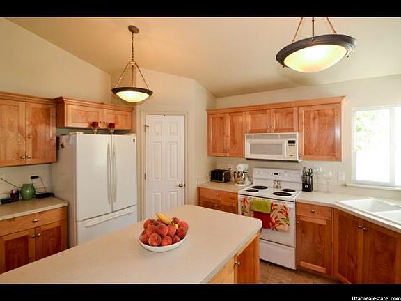 5th image of 4172 N Bay Cir