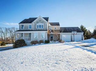 24 Prospect Farm Rd, Portsmouth, RI 02871