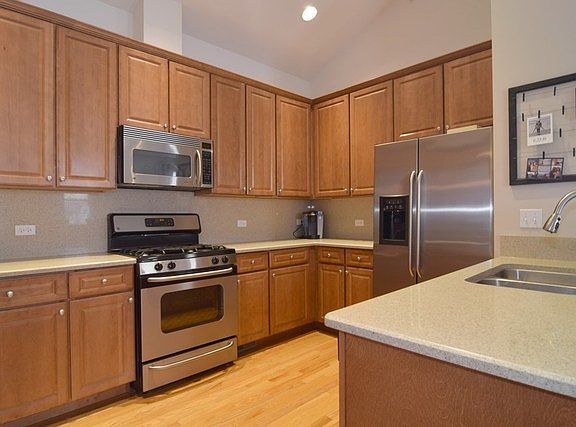 4th image of 450 Bradbury Ln #450