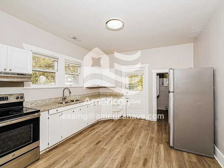 1537525_006_kitchen_7.jpg