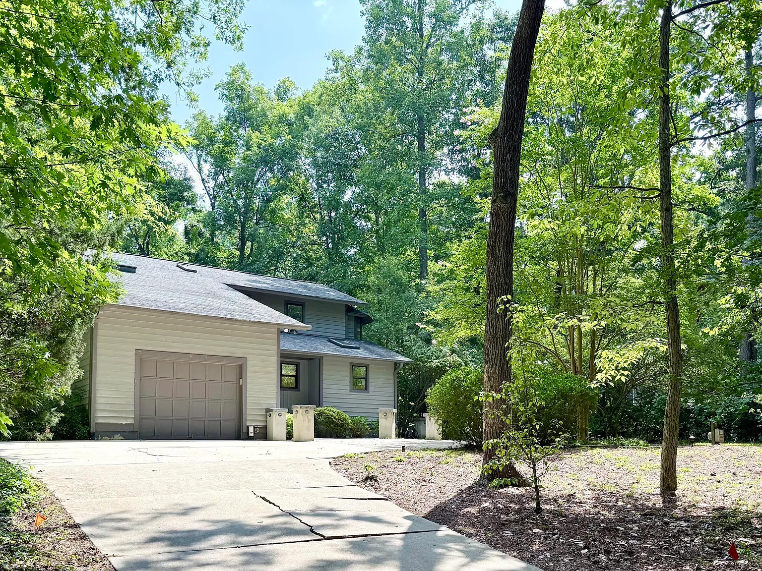 3 bed, 3.5 bath, 2600 sqft, $2,900 — Photo 1