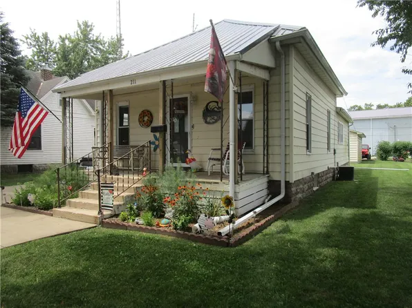 211 S State St, Pana, IL 62557