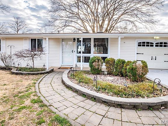 3rd image of 52 Glenwood Dr