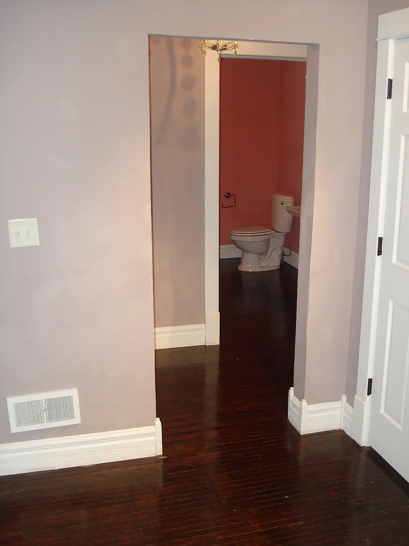 1002 Burr — Photo 3