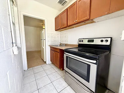 926 33rd St Photo 1