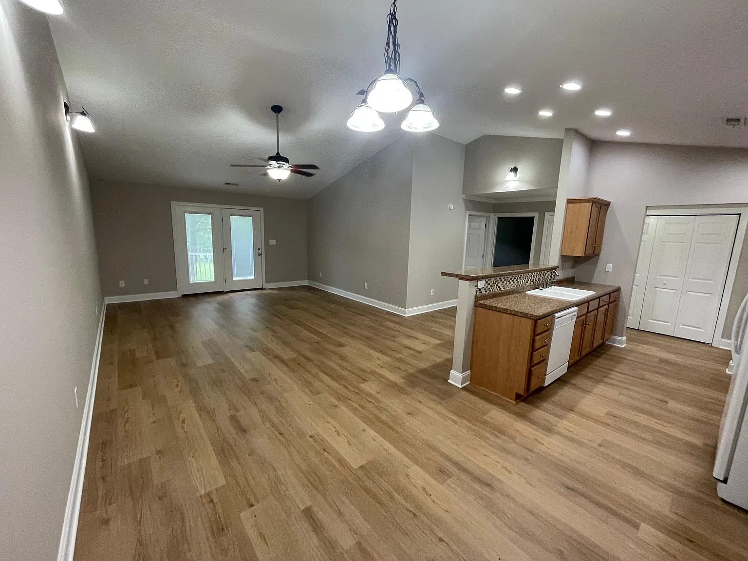 3 bed, 1550 sqft, $2,100 — Photo 3