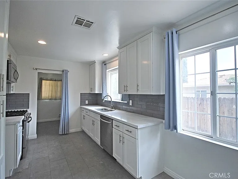 10622 Zelzah Ave — Photo 10