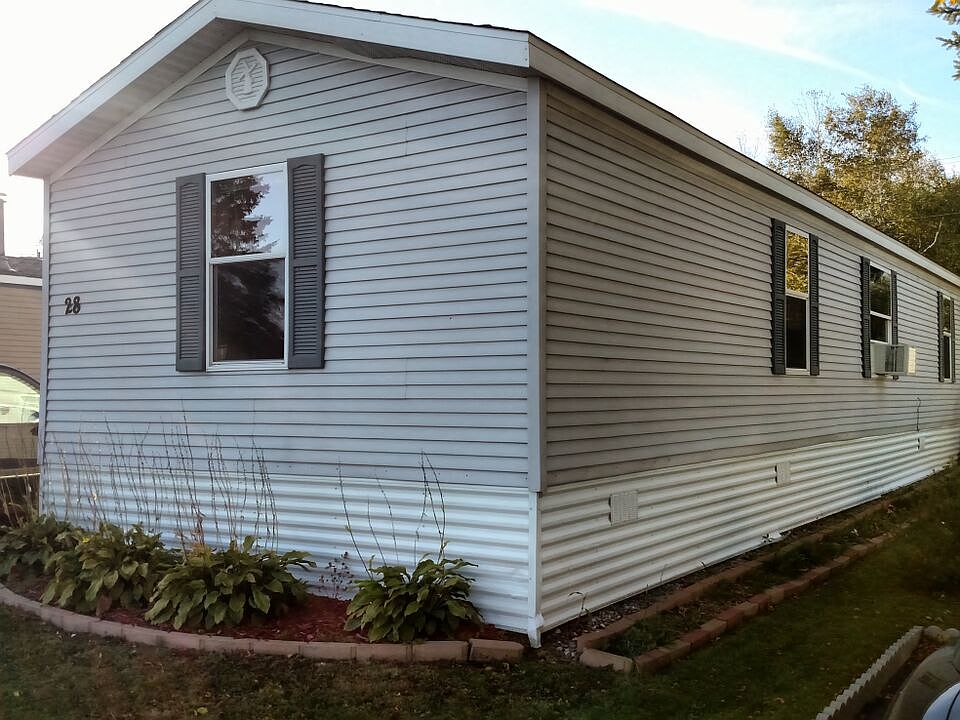 1st image of 28 Arbutus Dr