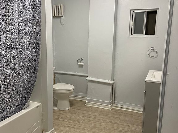 5th image of 551 Bloor St W #3