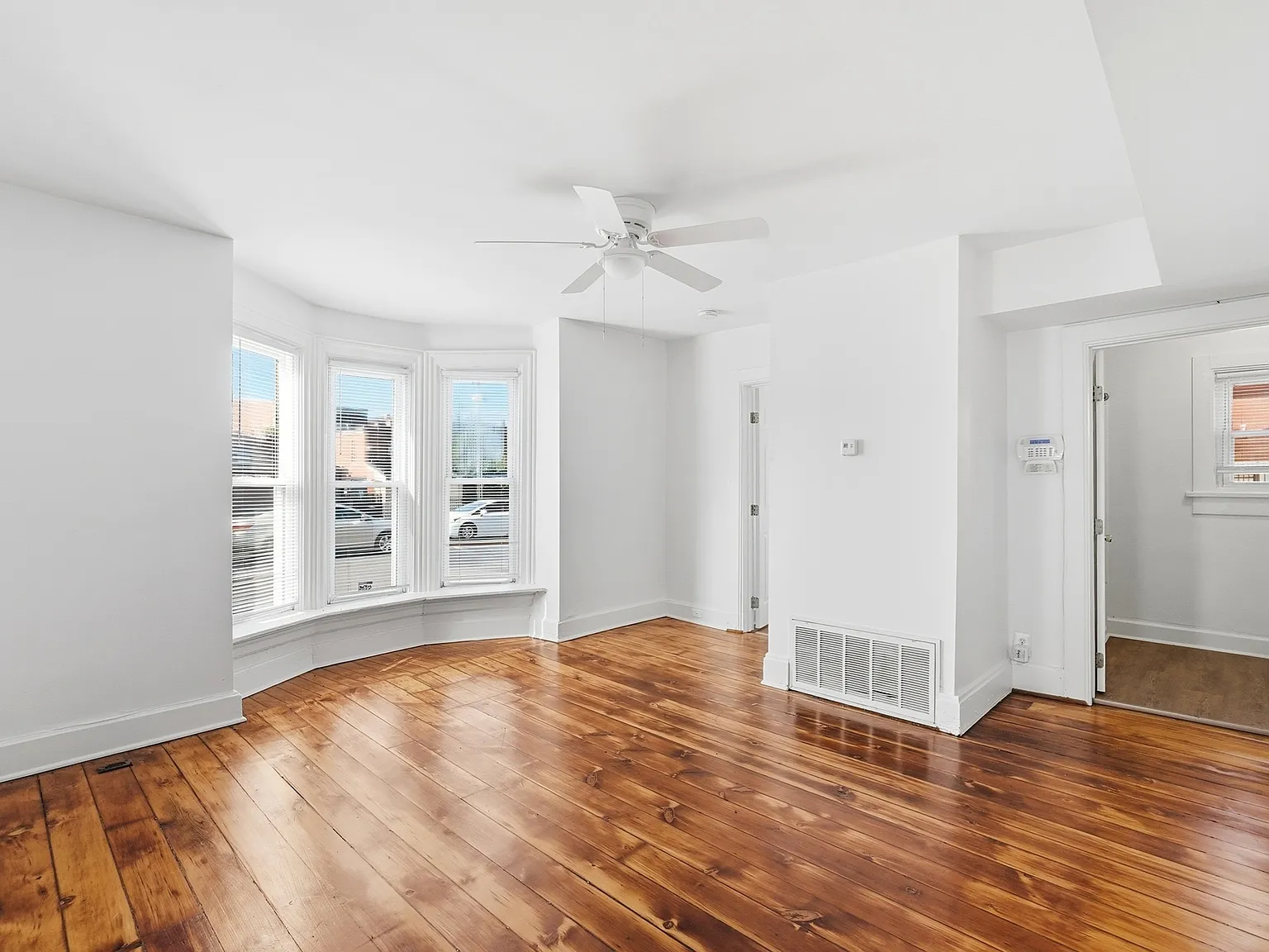 3 bed, 1250 sqft, $1,800 — Photo 4