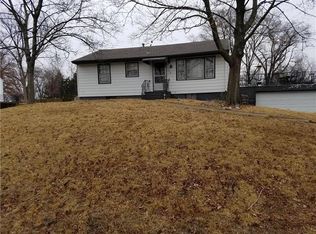 1054 NW South Shore Dr, Kansas City, MO 64151