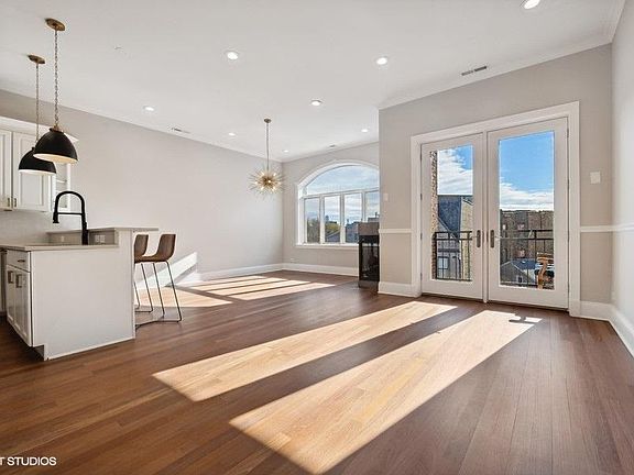 5th image of 1154 W Diversey Pkwy APT 4W