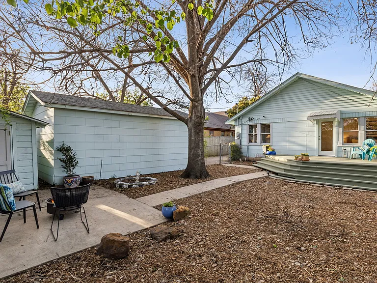 2732 Catherine St — Photo 34
