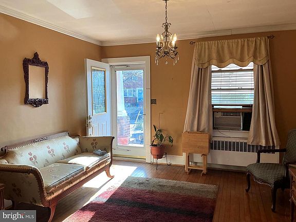 2nd image of 520 E Mount Ida Ave