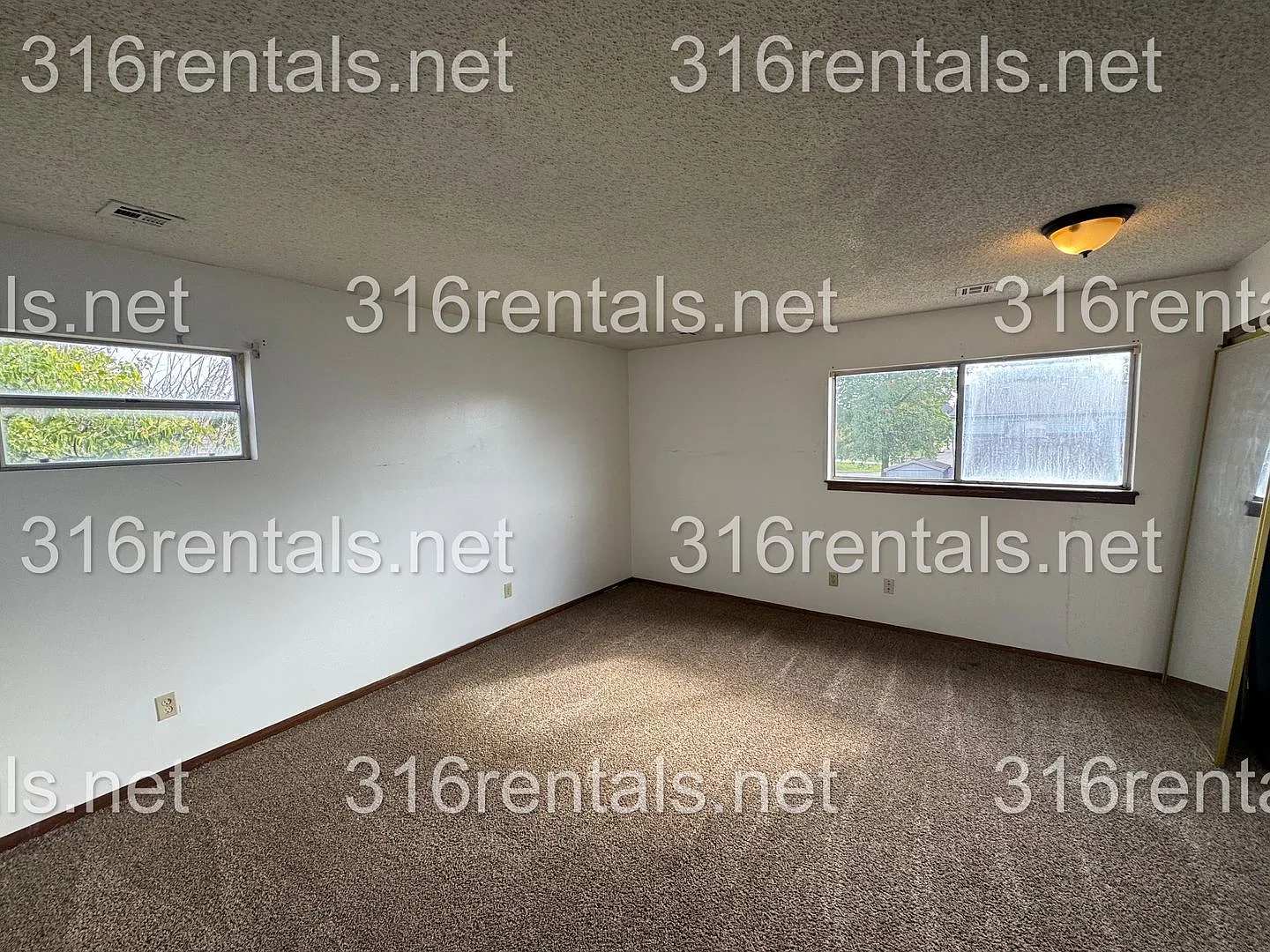 $850- 2 bed 1 bath - Townhomes — Photo 3