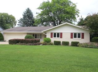 1882 Thomas Dr, East Troy, WI 53120