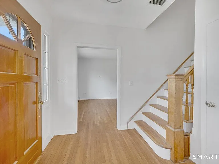 2743 Boston Post Rd — Photo 4