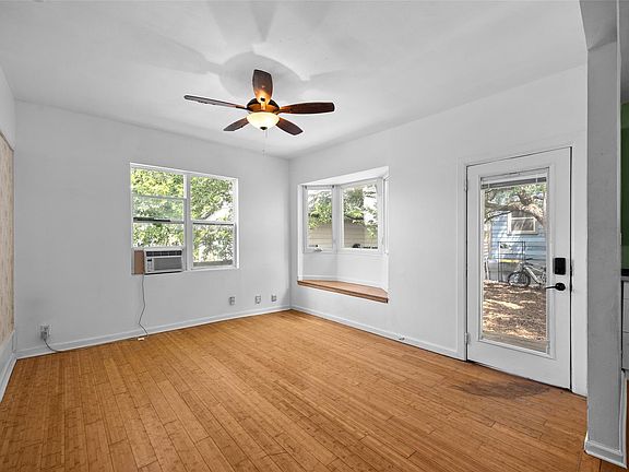 4th image of 2409 E 9th St #B