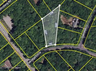 102 Oak Ridge Cir, Hawley, PA 18428