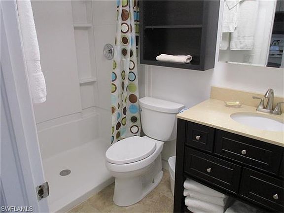 4th image of 800 Estero Blvd #106