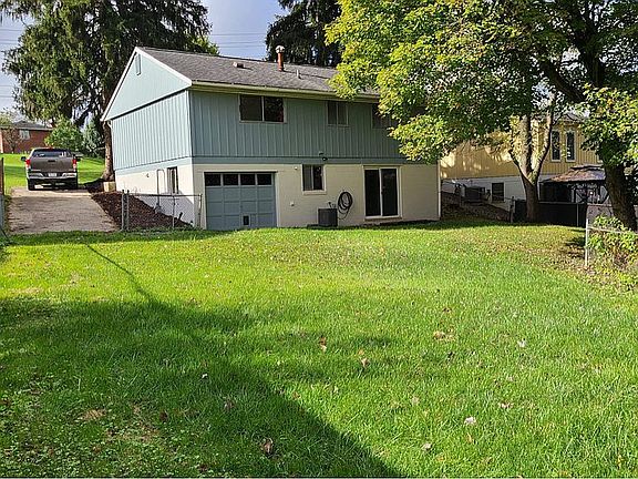 3rd image of 445 Lawnview Dr