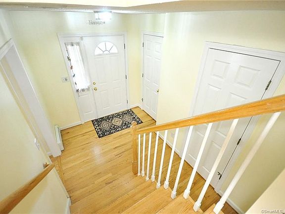 3rd image of 4 Inwood Ln