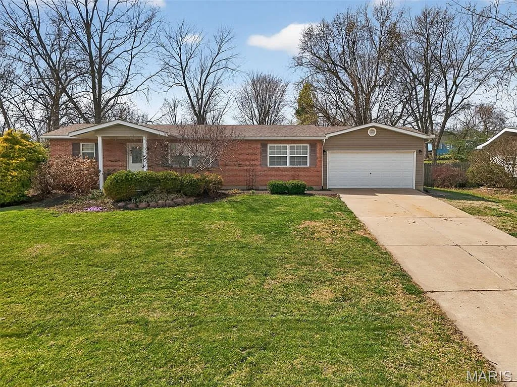 879 Starlight Dr photo 1
