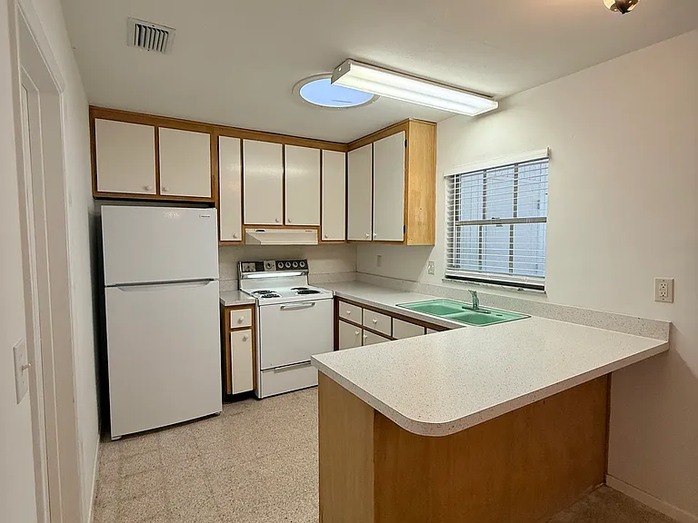 135 W Minnesota Ave #8 — Photo 9
