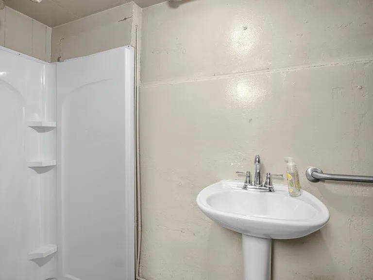 502 Park St S — Photo 23