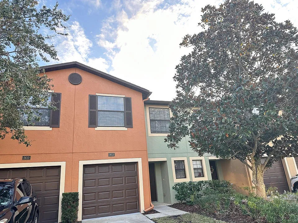 2612 Edgewater Falls Dr